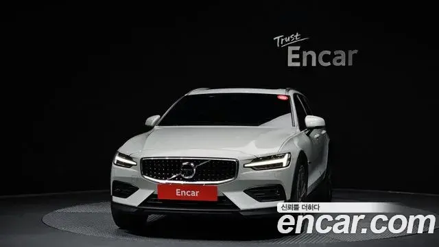 Volvo V60 Cross Country 2019 — Photo 7/20