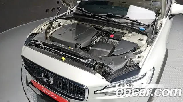 Volvo V60 Cross Country 2019 — Photo 5/20