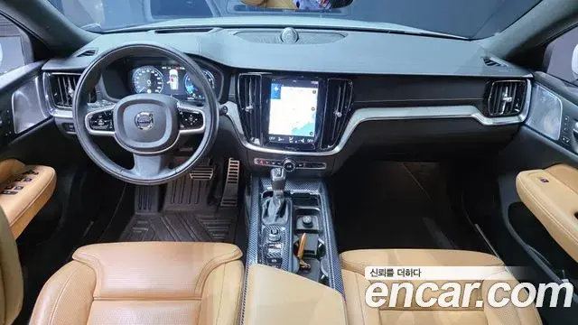 Volvo V60 Cross Country 2019 — Photo 20/20