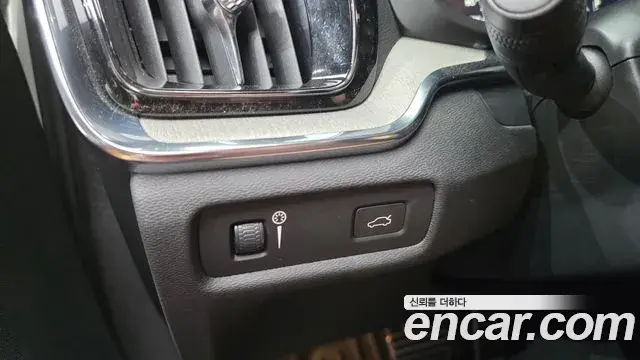 Volvo V60 Cross Country 2019 — Photo 19/20