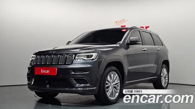 Jeep Grand Cherokee 2018 — ფოტო 11/33