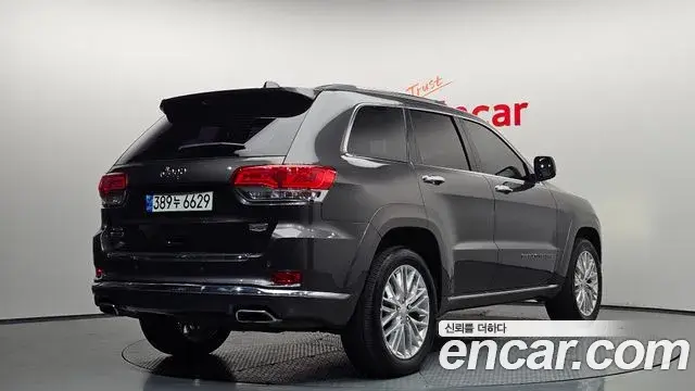 Jeep Grand Cherokee 2018 — ფოტო 3/33