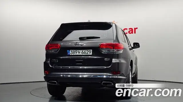 Jeep Grand Cherokee 2018 — ფოტო 28/33