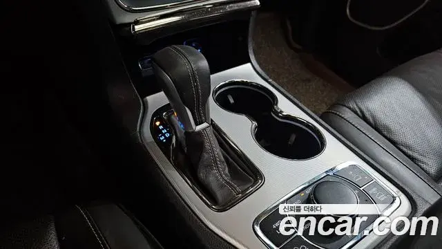 Jeep Grand Cherokee 2018 — ფოტო 22/33