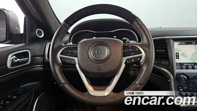 Jeep Grand Cherokee 2018 — ფოტო 6/33