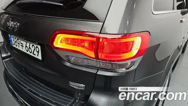 Jeep Grand Cherokee 2018 — ფოტო 5/33