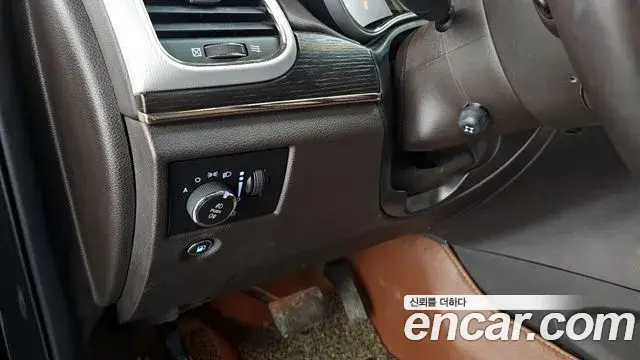 Jeep Grand Cherokee 2018 — ფოტო 19/33