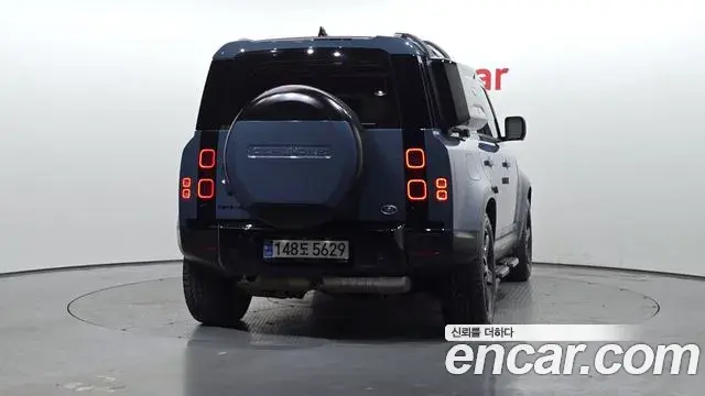 Land Rover Defender 2023 — Photo 11/32