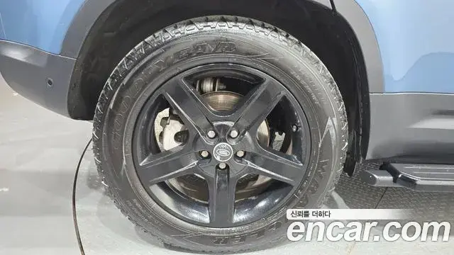 Land Rover Defender 2023 — Photo 14/32