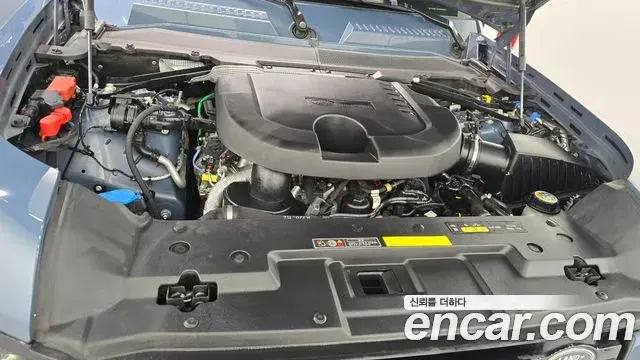 Land Rover Defender 2023 — Photo 20/32