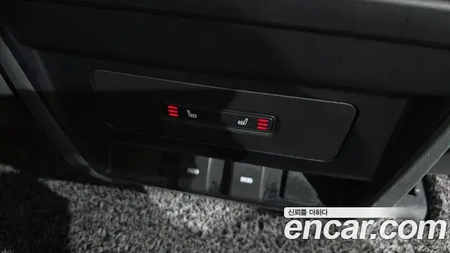Land Rover Defender 2023 — Photo 22/32