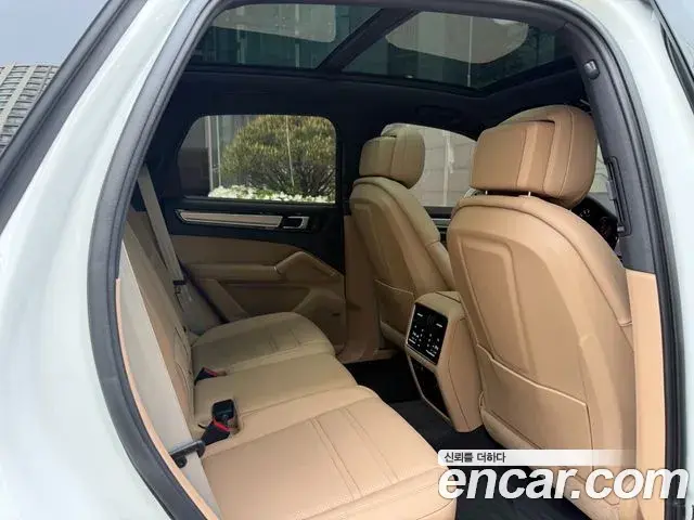 Porsche Cayenne 2023 — Şəkil 16/17