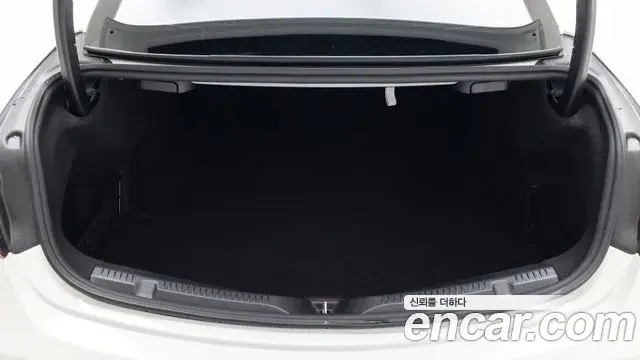 Mercedes-Benz E-Class 2021 — Фото 10/20