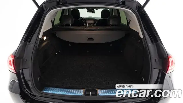 Mercedes-Benz GLE-Class 2021 — ფოტო 18/20