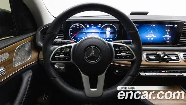 Mercedes-Benz GLE-Class 2021 — ფოტო 16/20