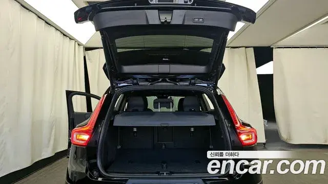 Volvo XC40 2025 — ფოტო 1/20