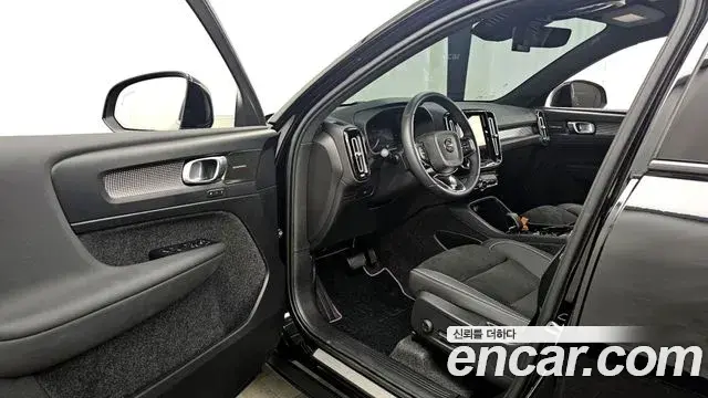 Volvo XC40 2025 — ფოტო 5/20