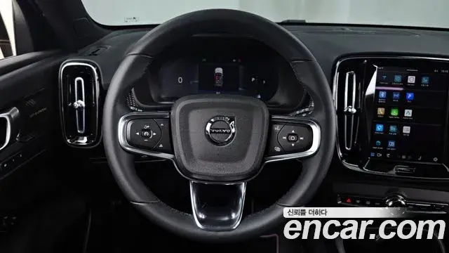 Volvo XC40 2025 — ფოტო 19/20