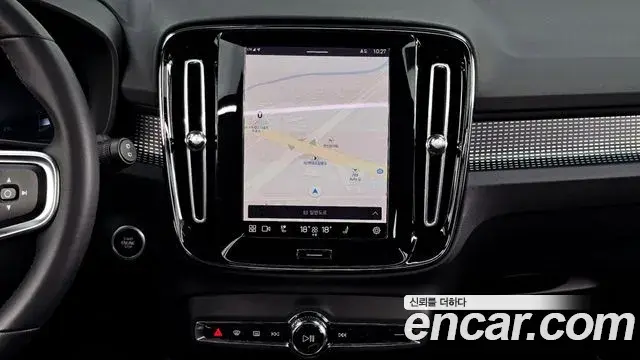 Volvo XC40 2025 — ფოტო 8/20