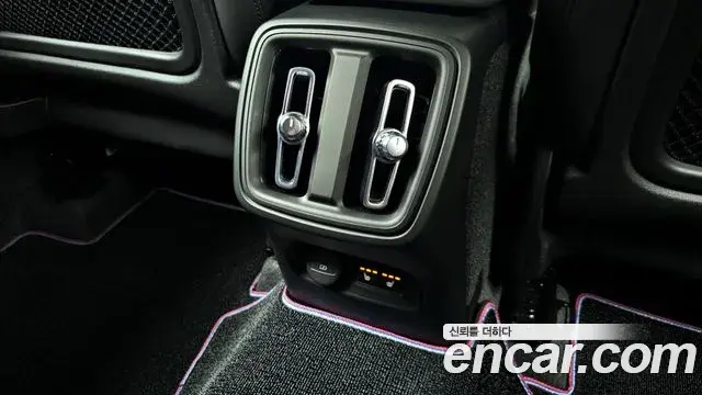 Volvo XC40 2025 — ფოტო 14/20