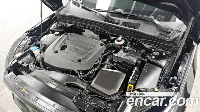 Volvo XC40 2025 — ფოტო 16/20