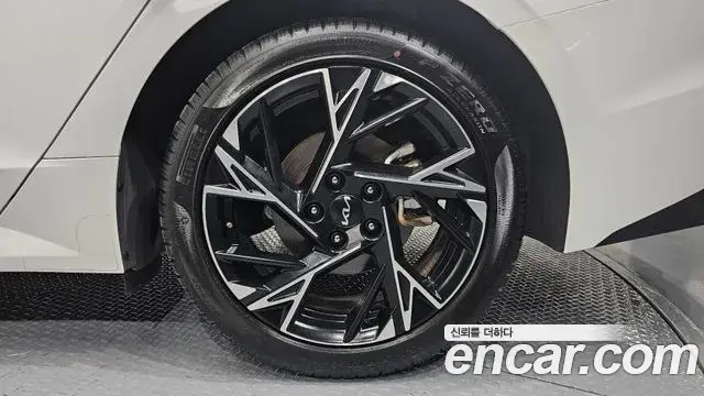 Kia K5 2024 — Photo 12/30
