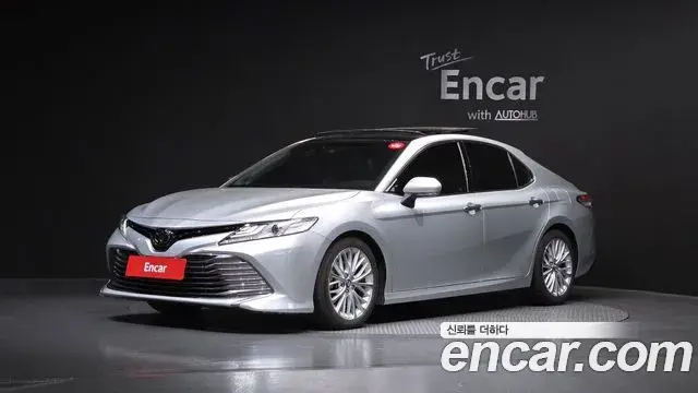 Toyota Camry 2018 — Şəkil 1/20