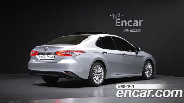 Toyota Camry 2018 — Şəkil 2/20
