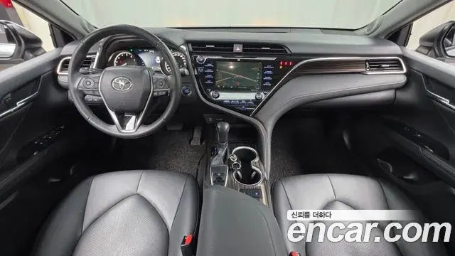 Toyota Camry 2018 — Şəkil 7/20