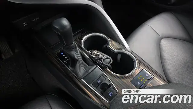 Toyota Camry 2018 — Şəkil 9/20
