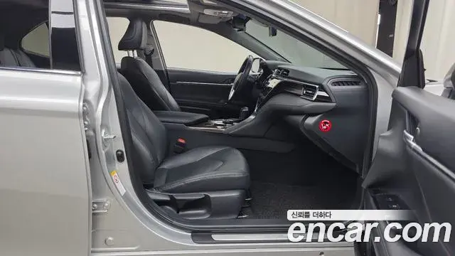 Toyota Camry 2018 — Şəkil 11/20