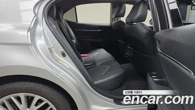 Toyota Camry 2018 — Şəkil 12/20