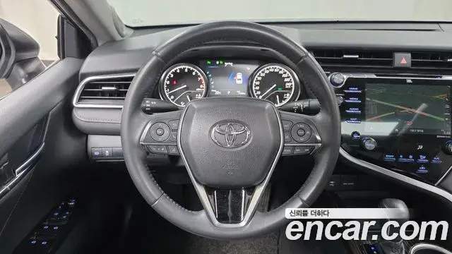 Toyota Camry 2018 — Şəkil 13/20