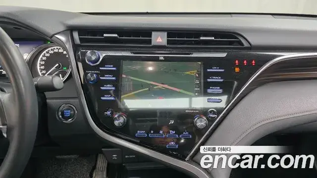 Toyota Camry 2018 — Şəkil 14/20