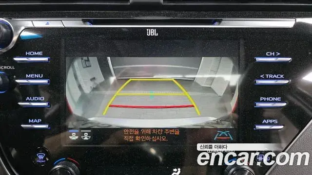 Toyota Camry 2018 — Şəkil 15/20