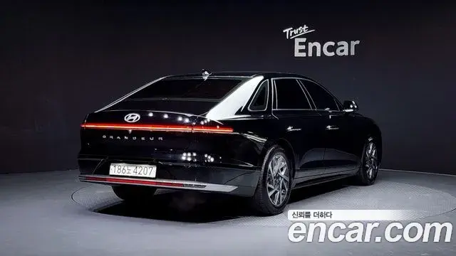 Hyundai Grandeur Hybrid 2023 — Photo 15/20