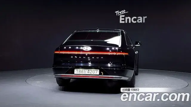 Hyundai Grandeur Hybrid 2023 — Photo 11/20