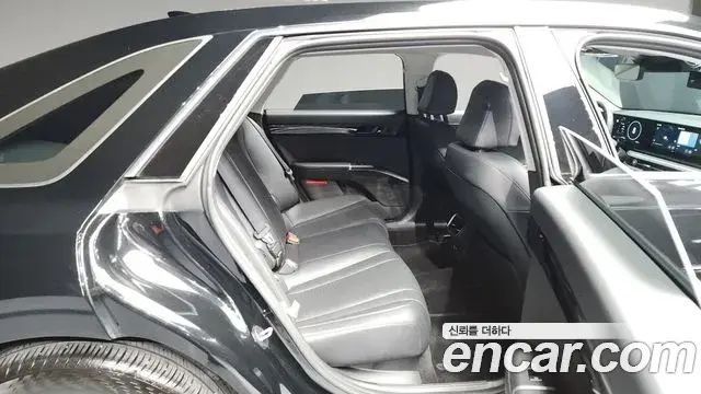Hyundai Grandeur Hybrid 2023 — Photo 17/20