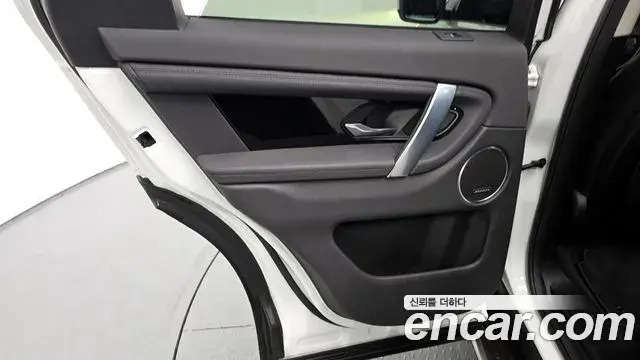Land Rover Discovery Sport 2020 — Photo 9/31