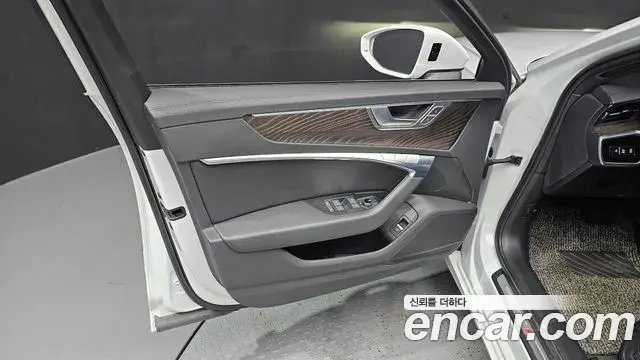 Audi A6 2020 — ფოტო 18/32