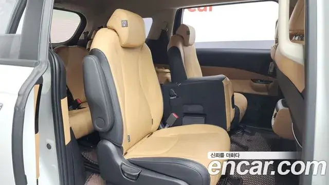 Kia Carnival 2022 — Фото 11/20