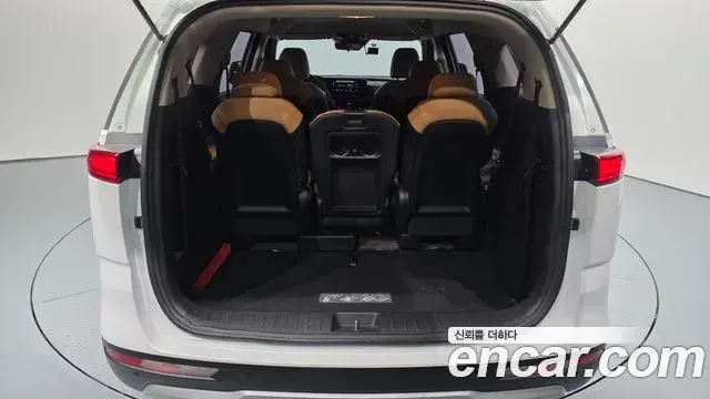 Kia Carnival 2022 — Фото 19/20