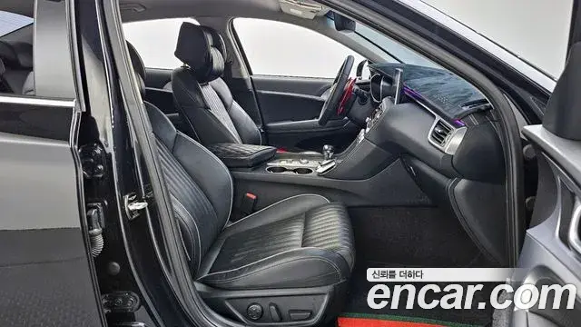 Genesis G70 2019 — ფოტო 19/20