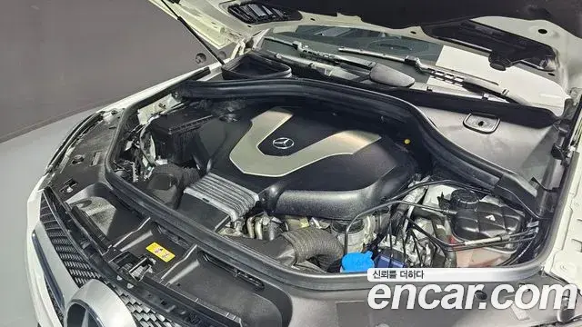 Mercedes-Benz GLE-Class 2018 — Şəkil 25/31