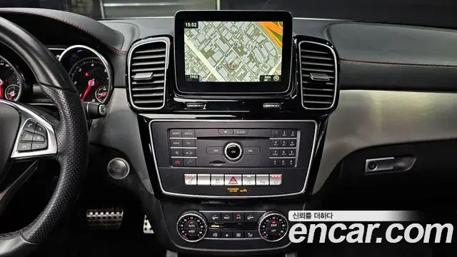 Mercedes-Benz GLE-Class 2018 — Şəkil 19/31