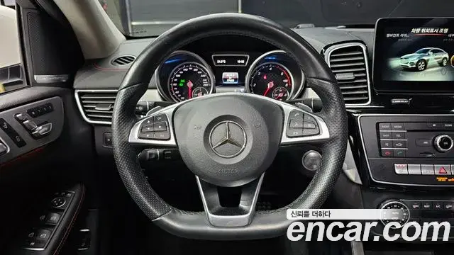 Mercedes-Benz GLE-Class 2018 — Şəkil 3/31
