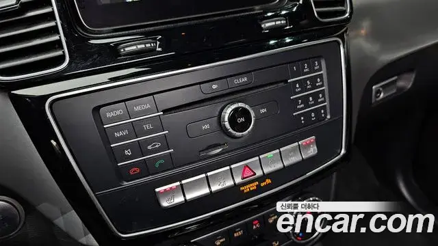 Mercedes-Benz GLE-Class 2018 — Şəkil 29/31