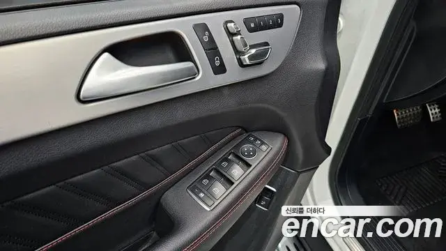 Mercedes-Benz GLE-Class 2018 — Şəkil 13/31