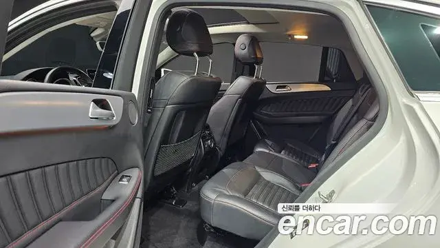 Mercedes-Benz GLE-Class 2018 — Şəkil 24/31