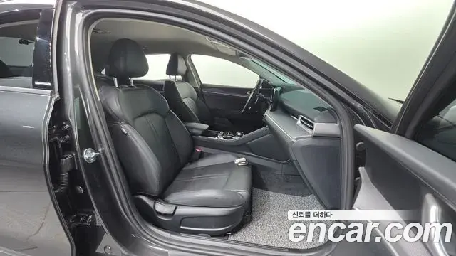 Kia K5 2023 — Photo 17/30